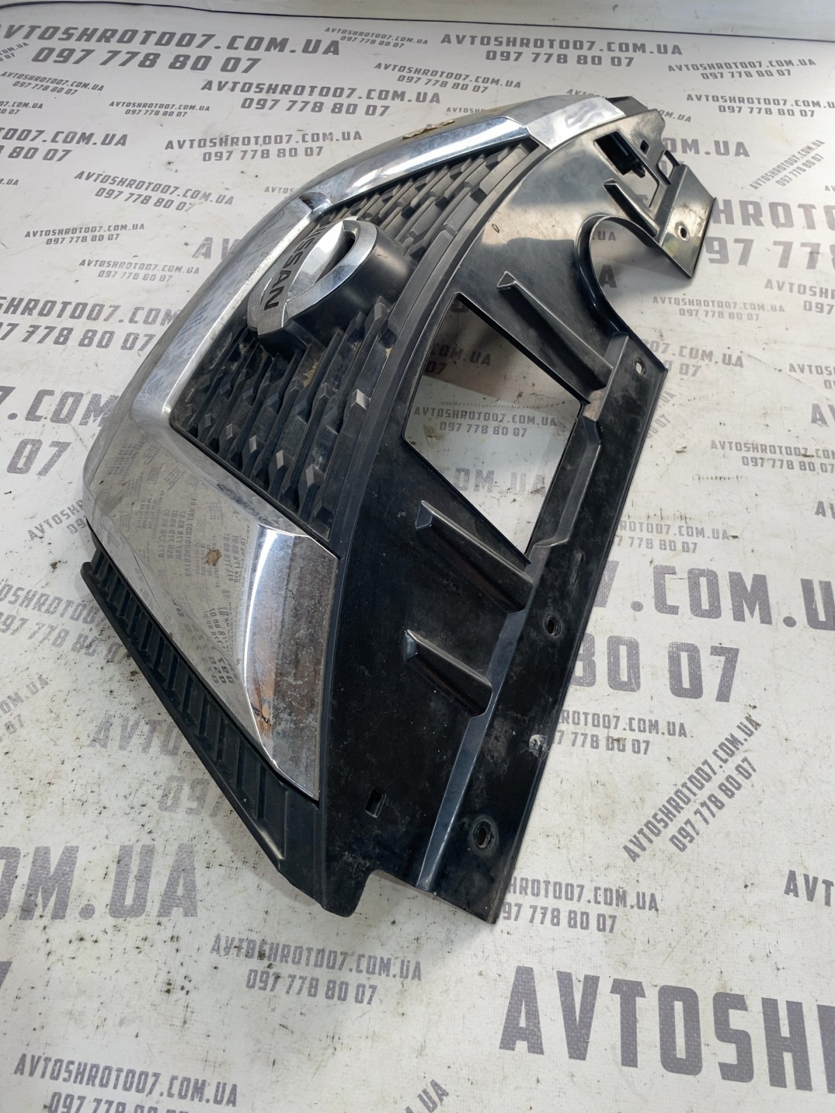 Решітка радіатора Nissan Rogue T32 (14-20) 623106FV0AB