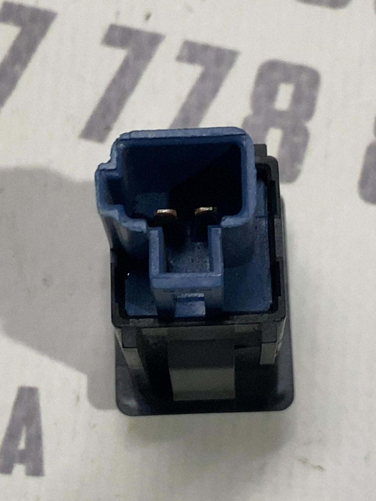 Кнопка багажника Mitsubishi Outlander 3 (12-21) 15A257