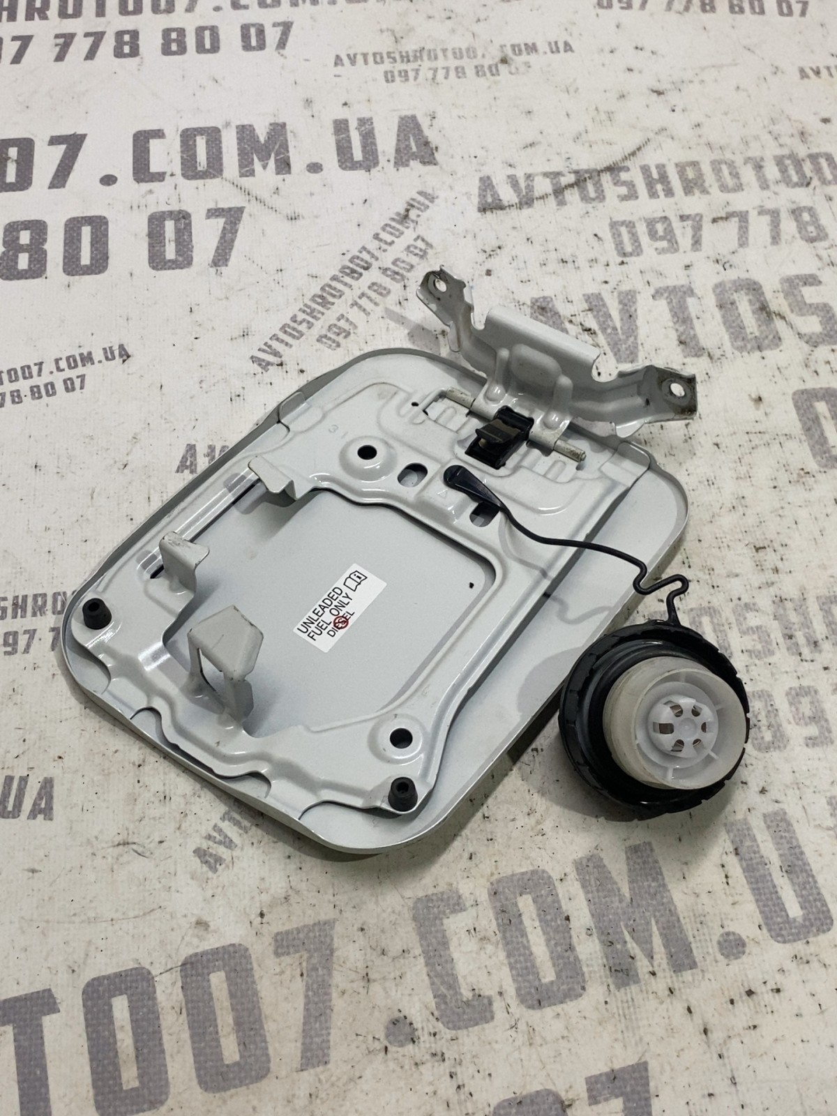 Лючок бака Toyota RAV4 5 (18-24)
