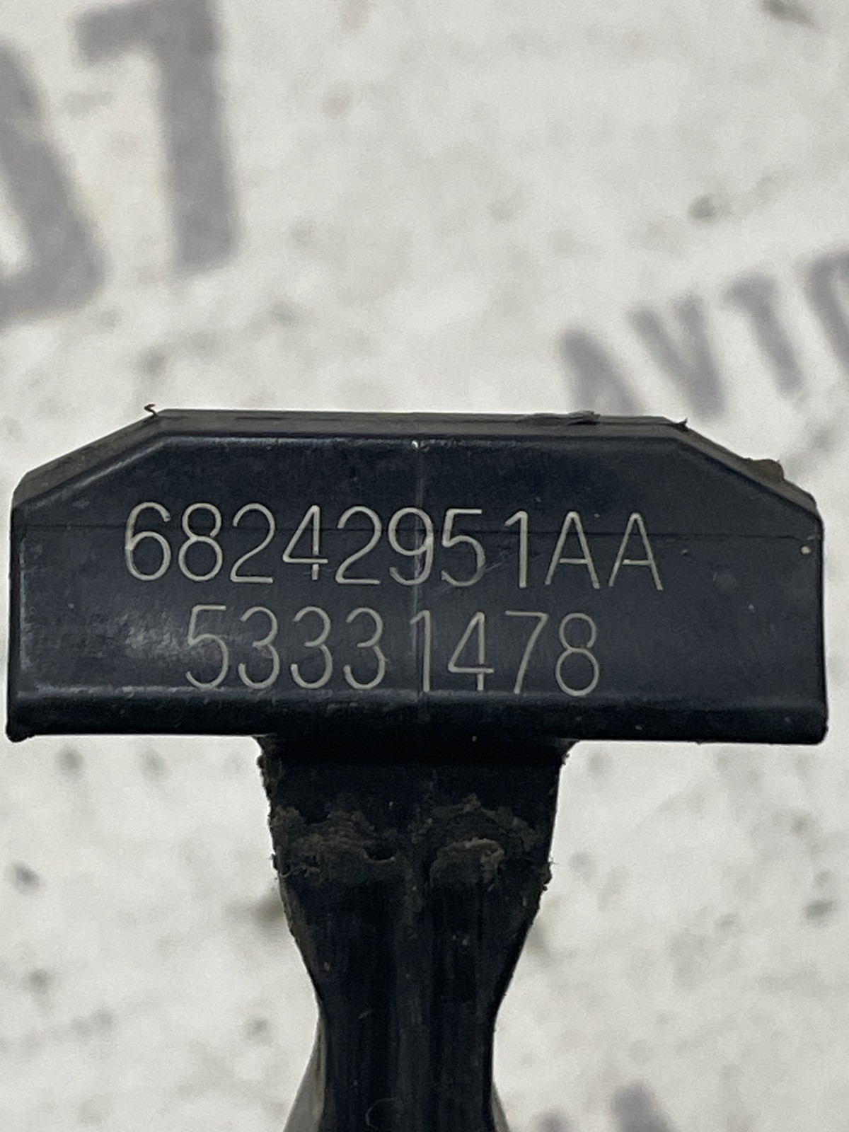 Обмежувач дверей Jeep Compass MP 68242951AA