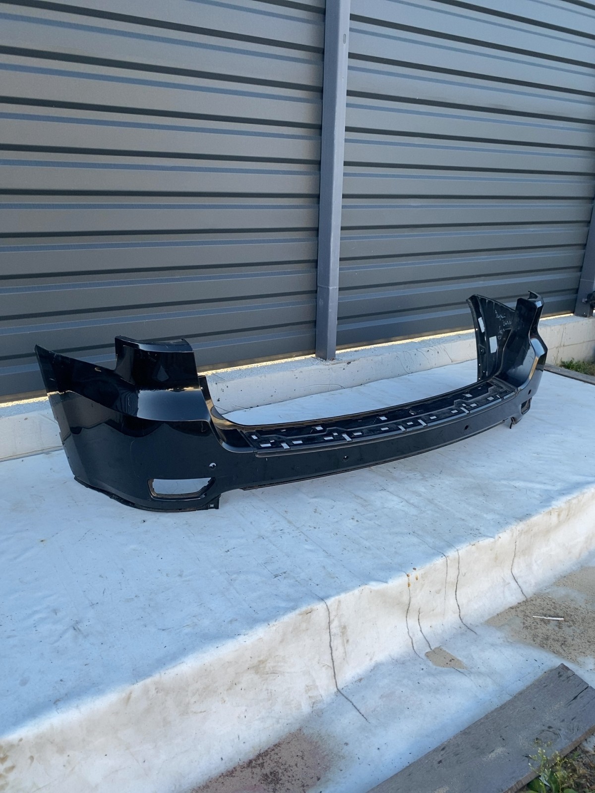 Бампер задній Jeep Grand Cherokee WK2 (10-21) OEM 463000