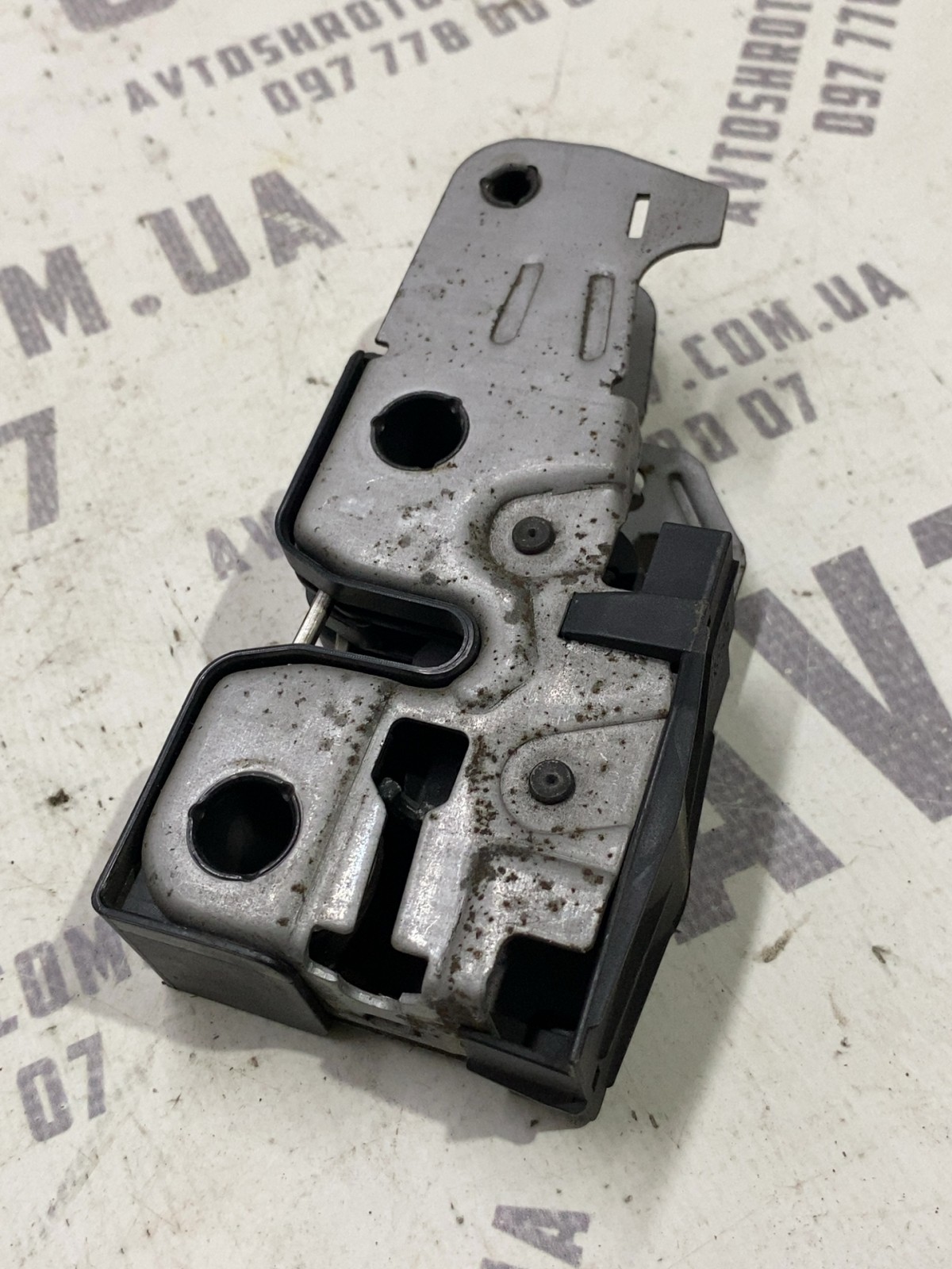 Замок капота Volkswagen Passat CC 35 OE 3C1823187