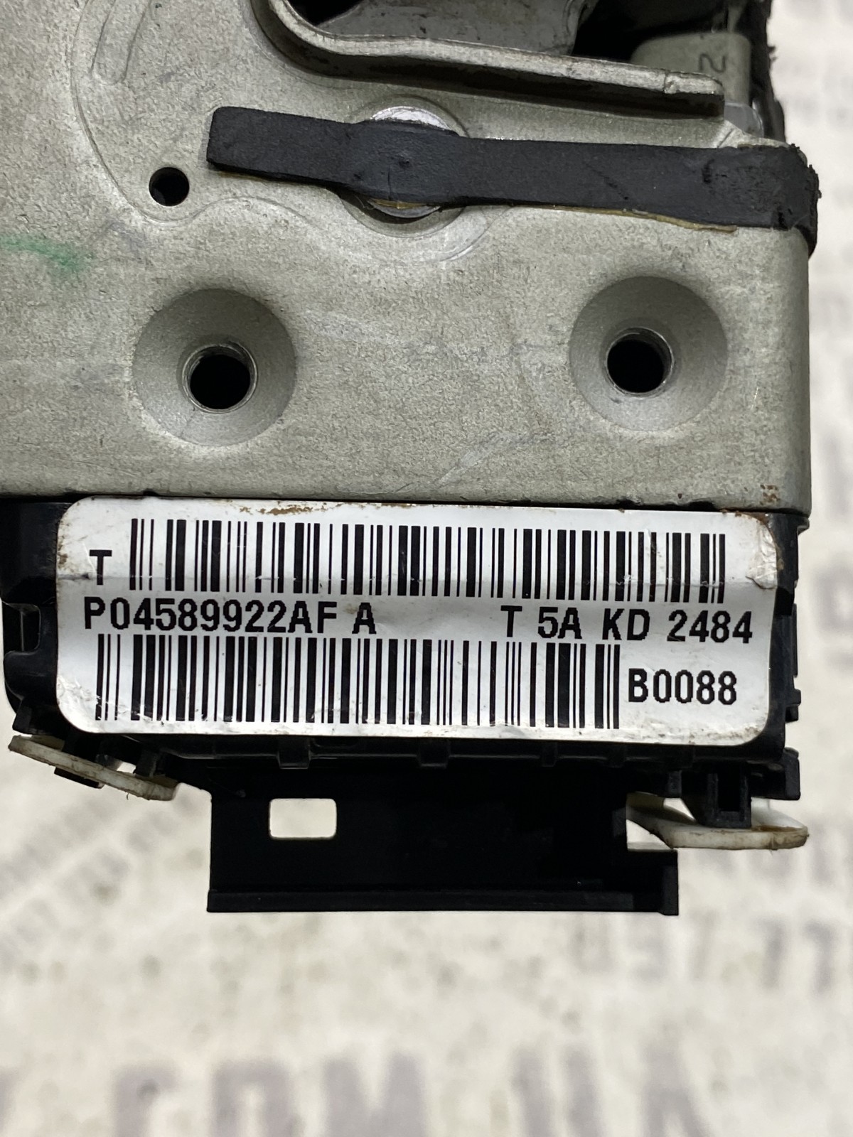 Замок дверей Jeep Cherokee KL OE P04589922AF