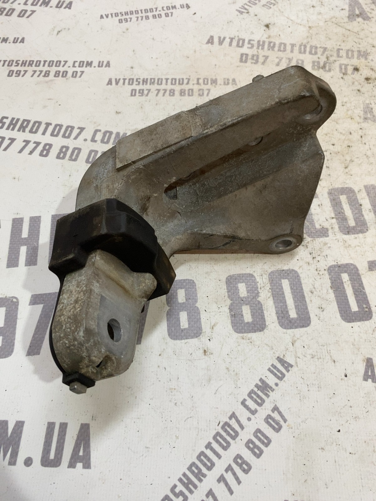 Кронштейн двигуна Toyota RAV4 5