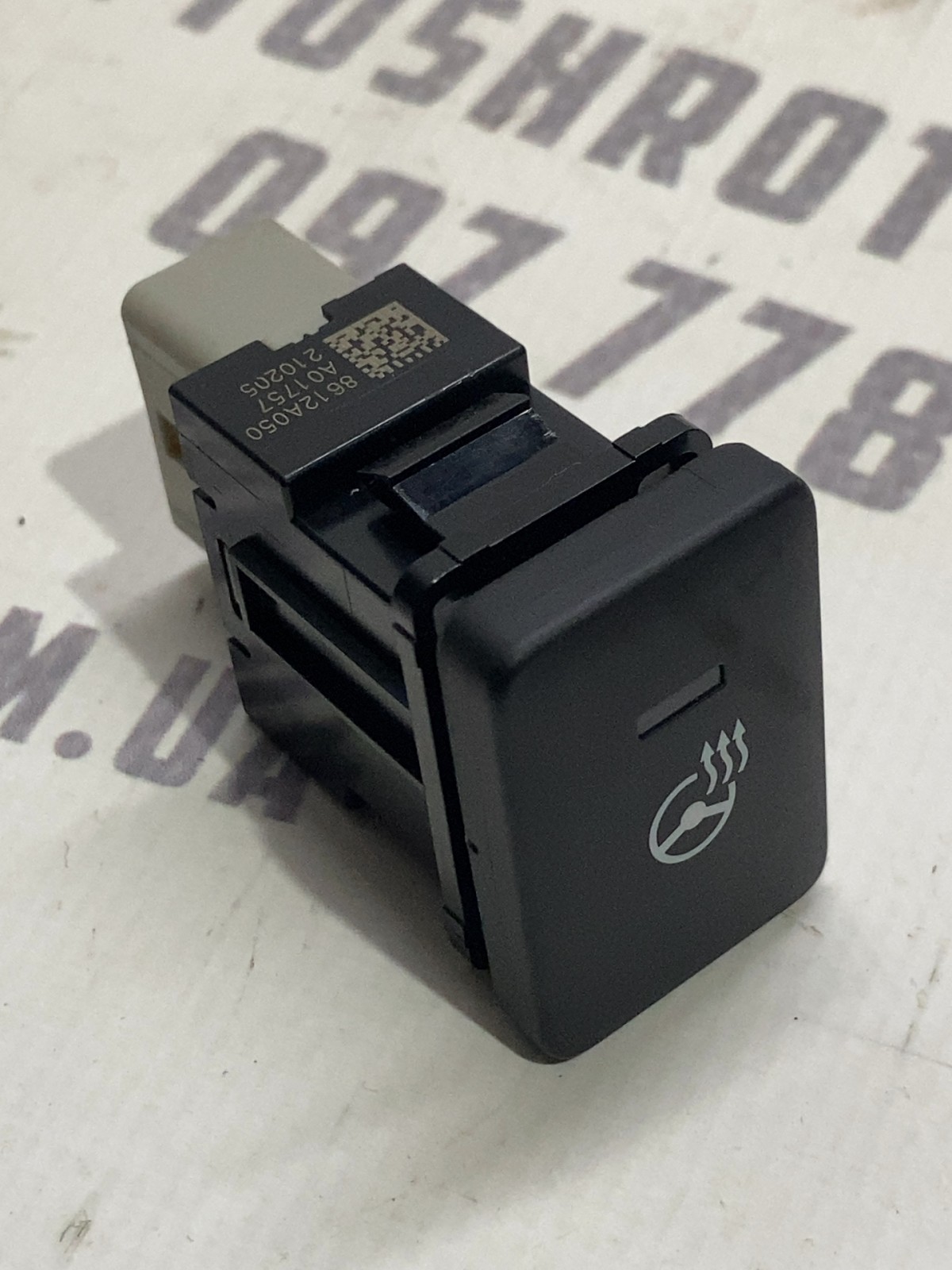 Кнопка підігріву керма Mitsubishi Outlander 3 8612A050