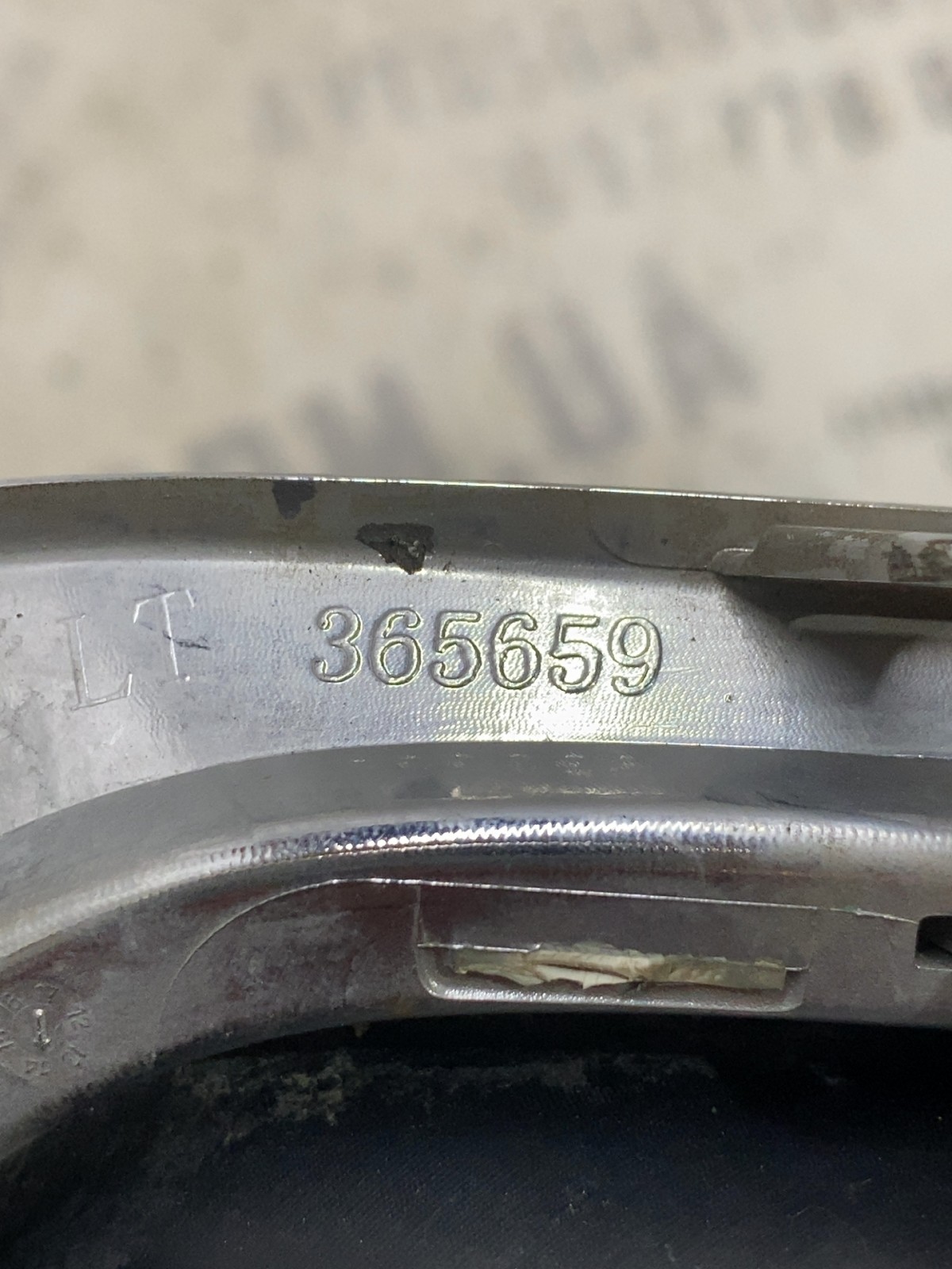 Накладка бампера ліва Jeep Grand Cherokee WK2 68143083AB