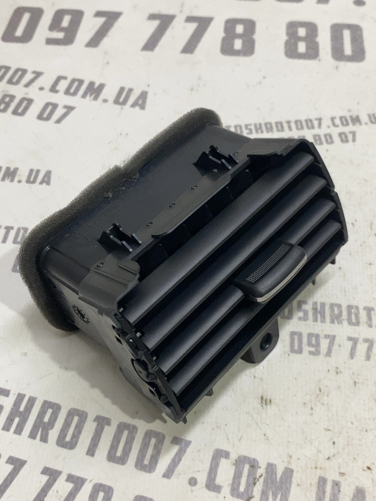 Дефлектор обдуву салона Mitsubishi Outlander 3 8030A205