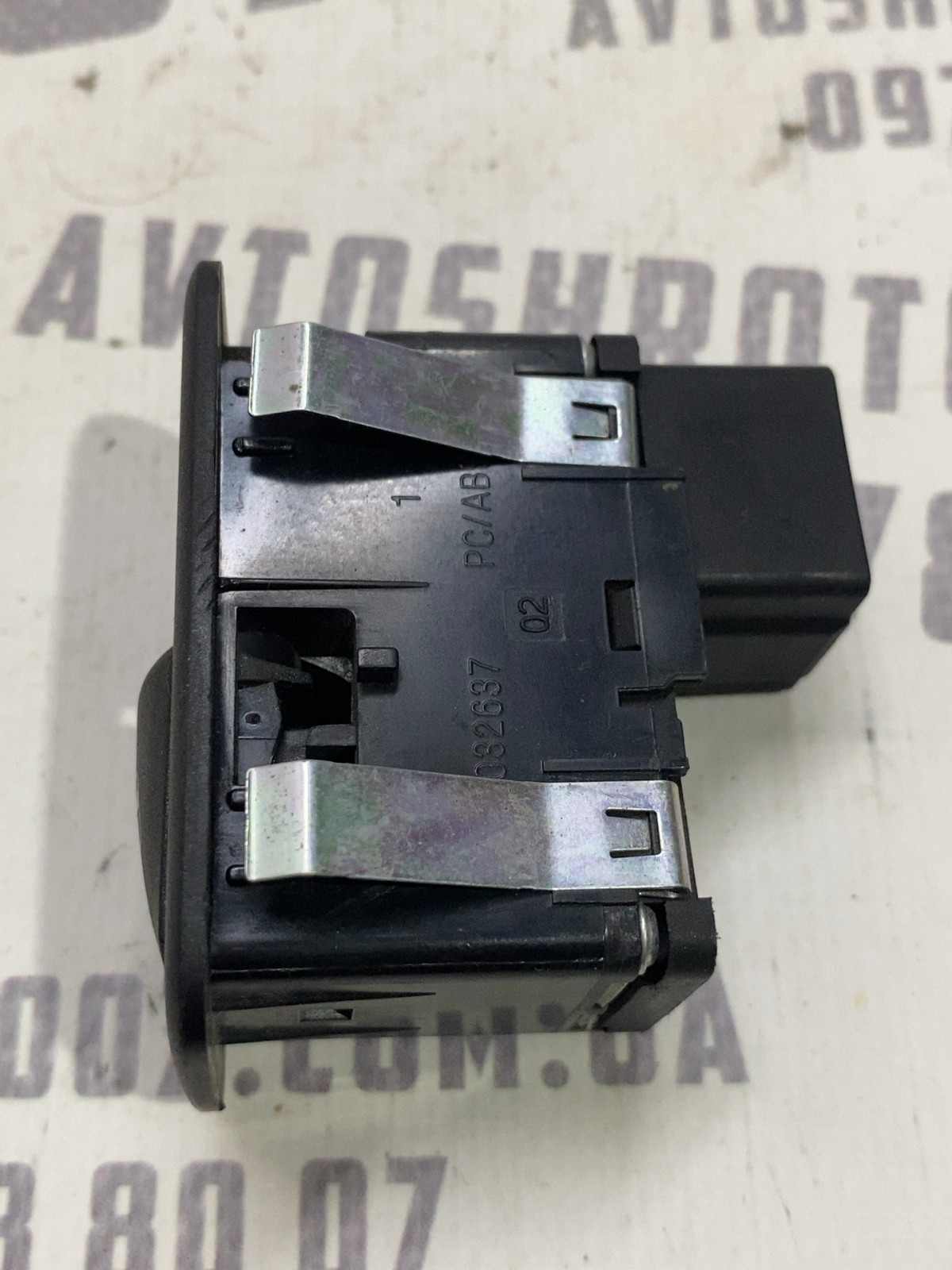 Кнопка склопідіймача Jeep Cherokee KL 56046555AC