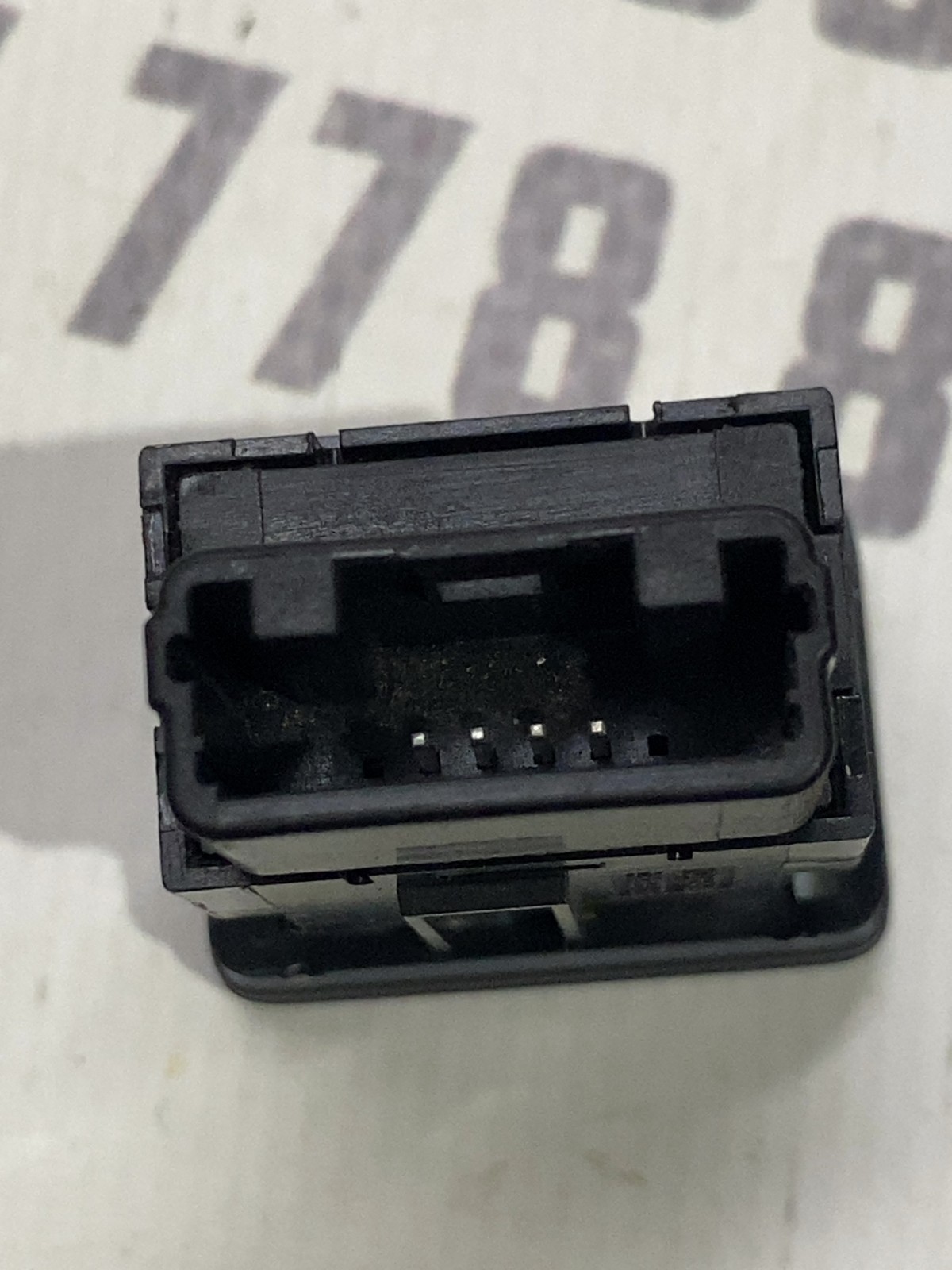 Кнопка багатофункціональна Mitsubishi Outlander 3 8610A218