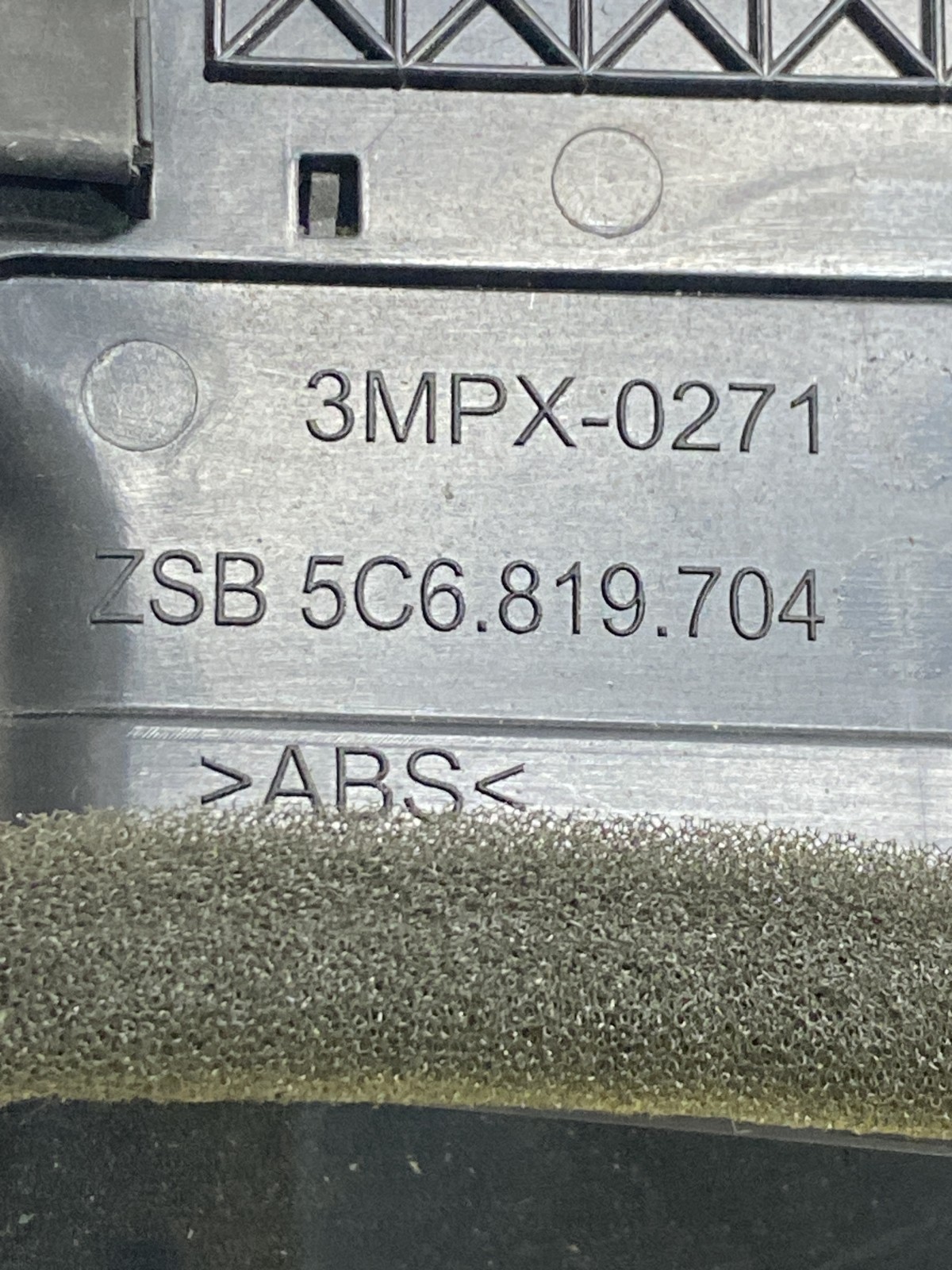 Дефлектор обдуву правий VW Jetta 6 (10-18) 5C6819704