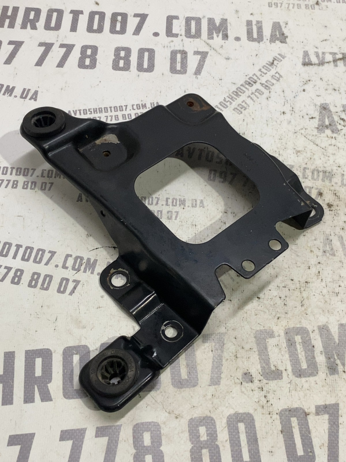 Кронштейн Ford Escape 3 (12-19) CJ549B929BA