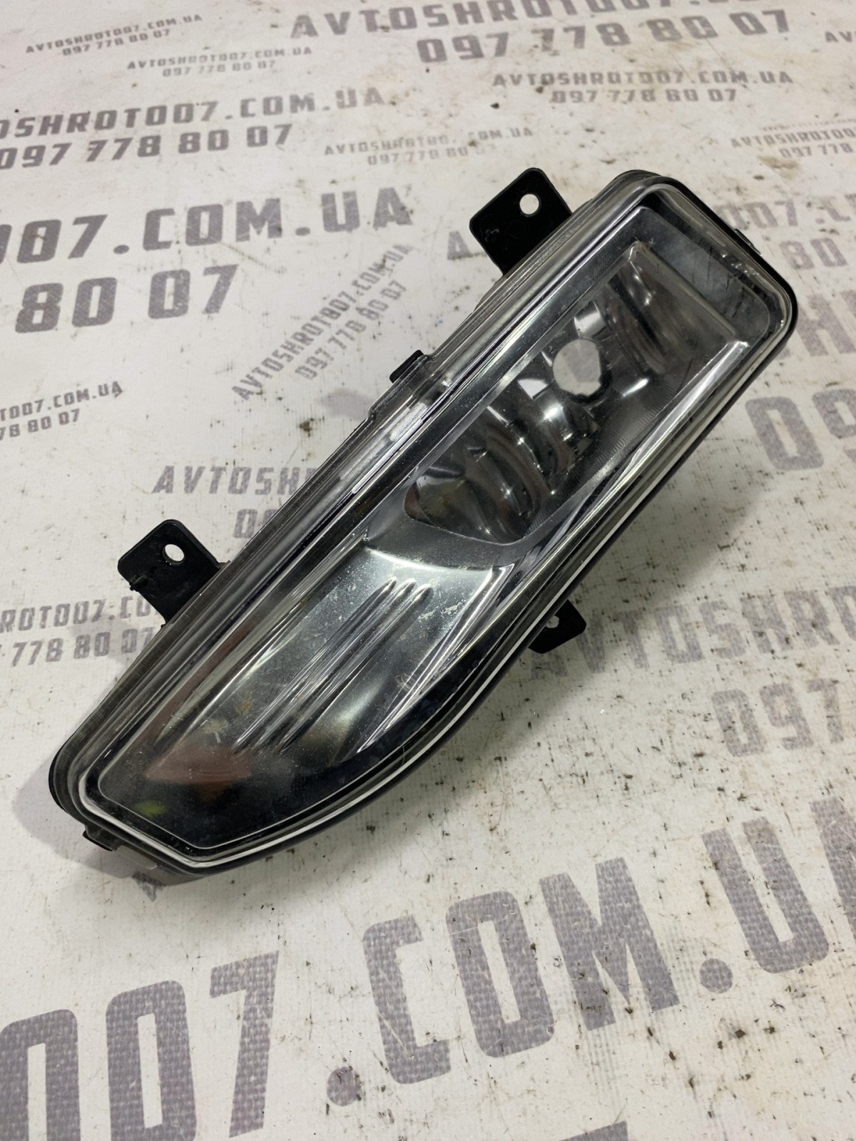 Фара протитуманна ліва Nissan Rogue T32 (13-20) 90078638