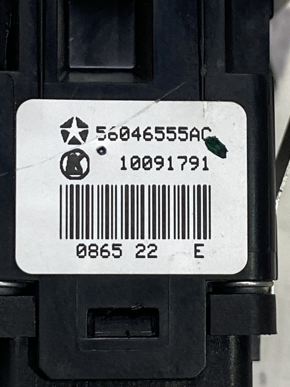 Кнопка склопідіймача Jeep Cherokee KL 56046555AC