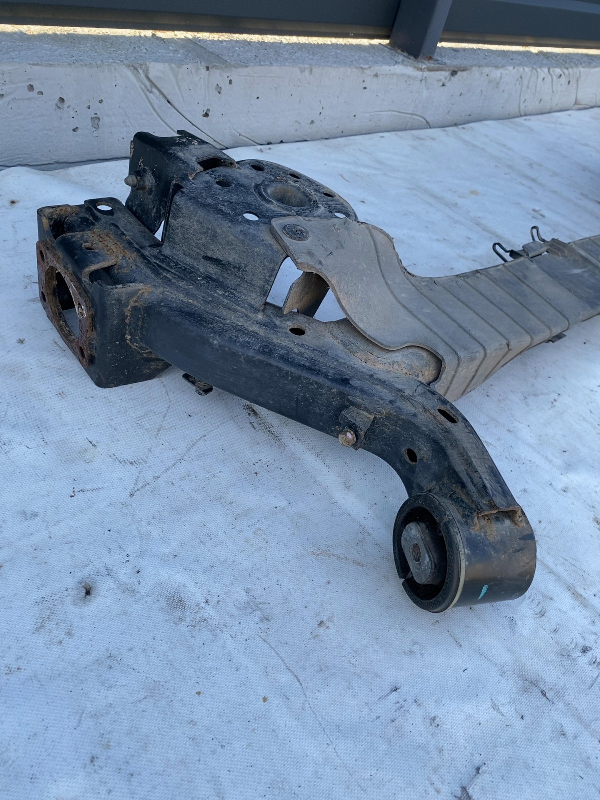 Балка підвіски задня Hyundai Elantra 6 55163F3001