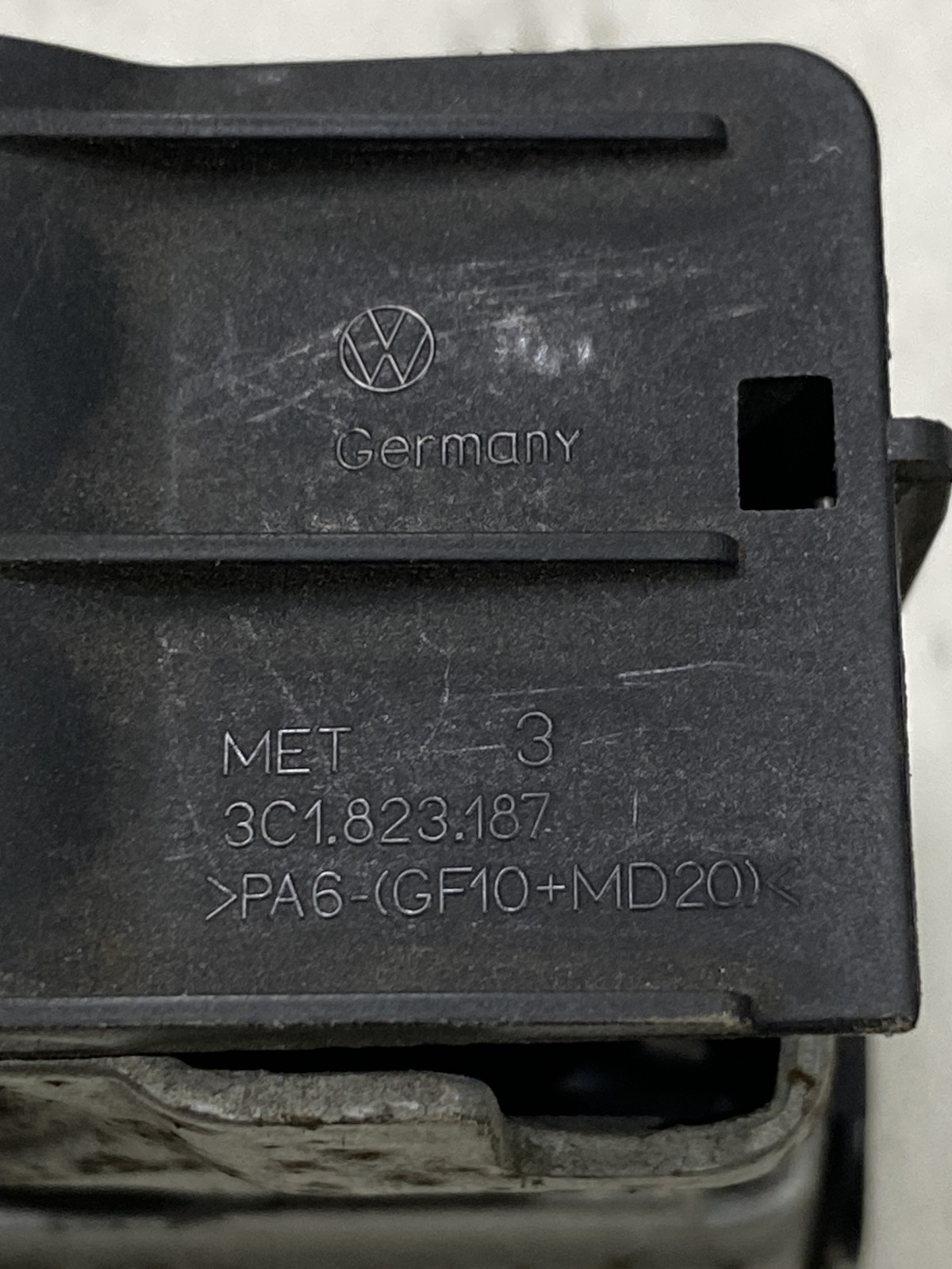 Замок капота Volkswagen Passat CC 35 OE 3C1823187