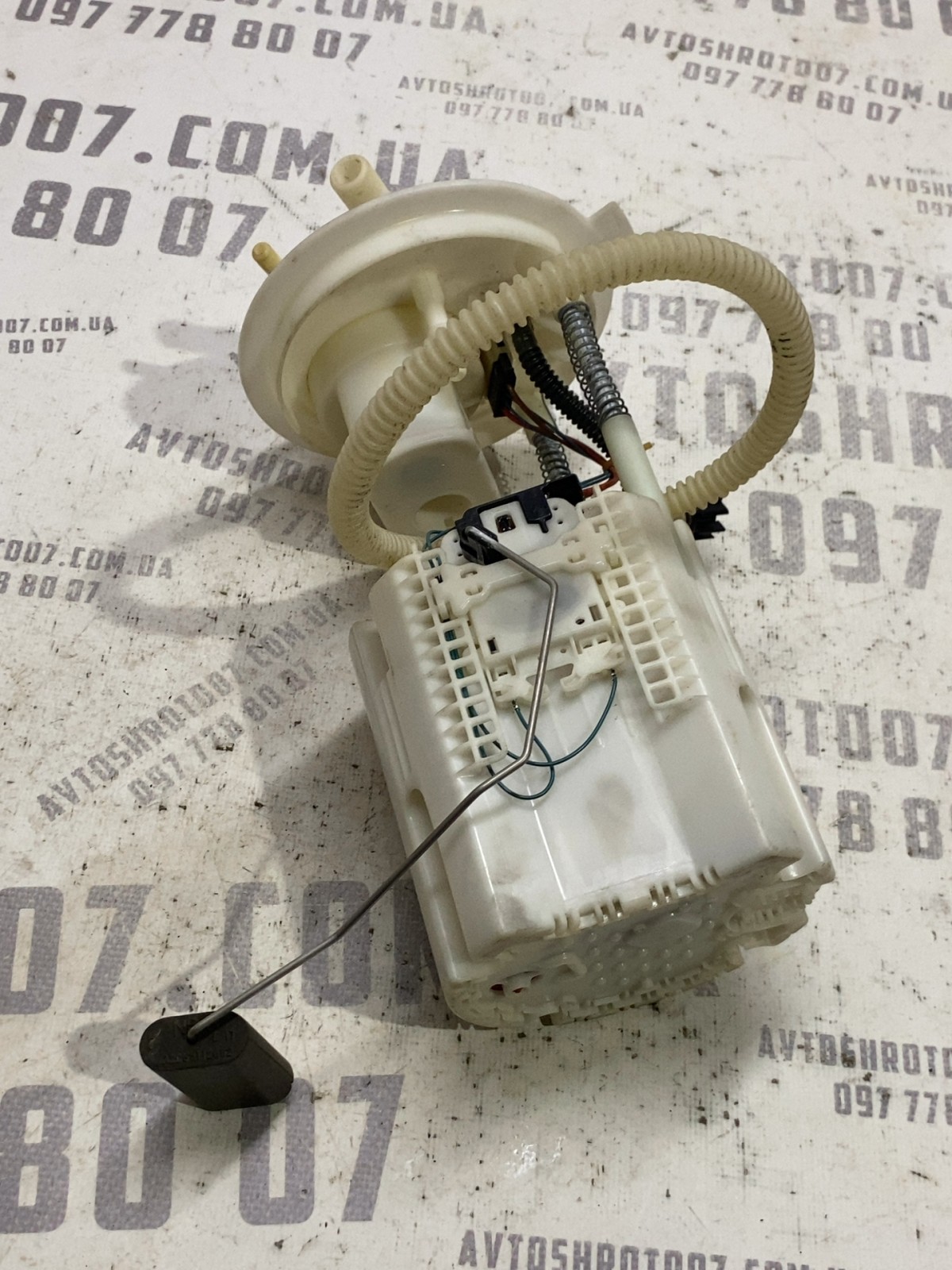 Паливний насос Jeep Cherokee KL OEM 68147215AB