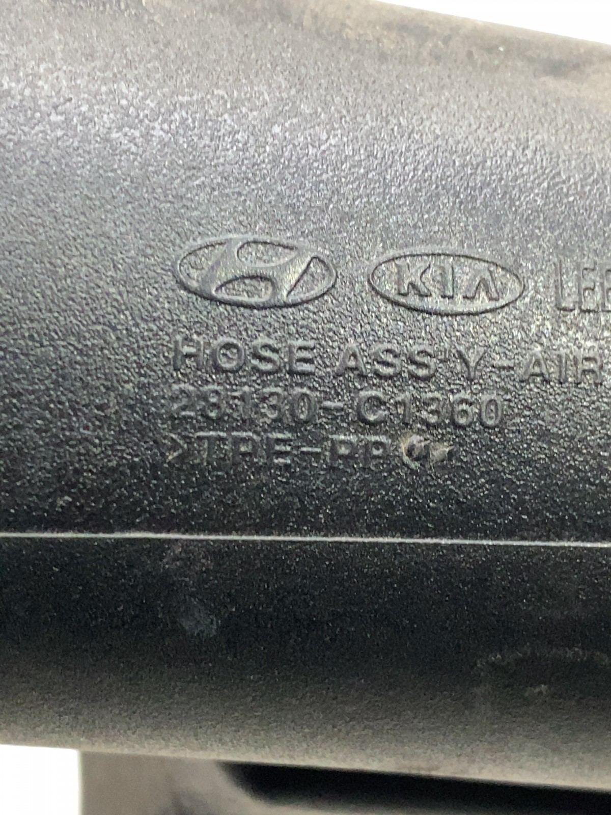 Патрубок повітряний Hyundai Sonata 7 LF OE 28130C1360