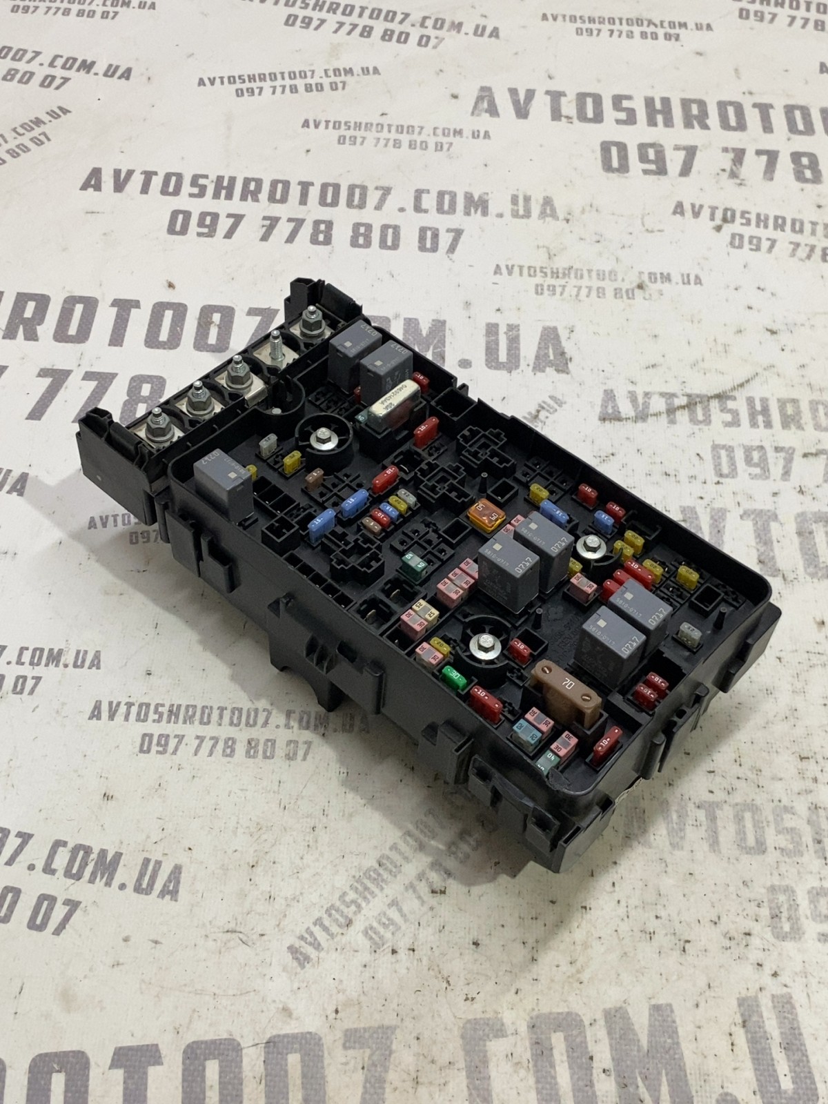 Блок запобіжників Jeep Cherokee KL (13-23) 68235114AC