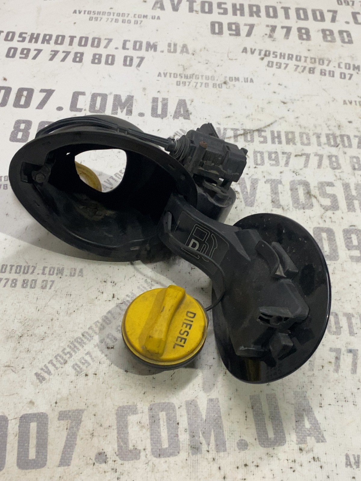 Лючок бака Land Rover Range Rover Evoque 1 OE BJ3227936A