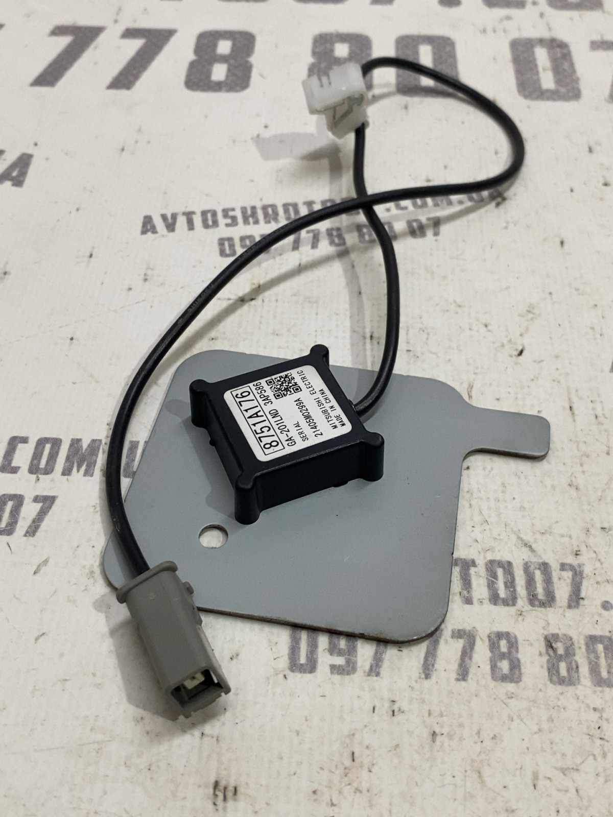 Антена GPS Mitsubishi Outlander 3 OEM 8751A176