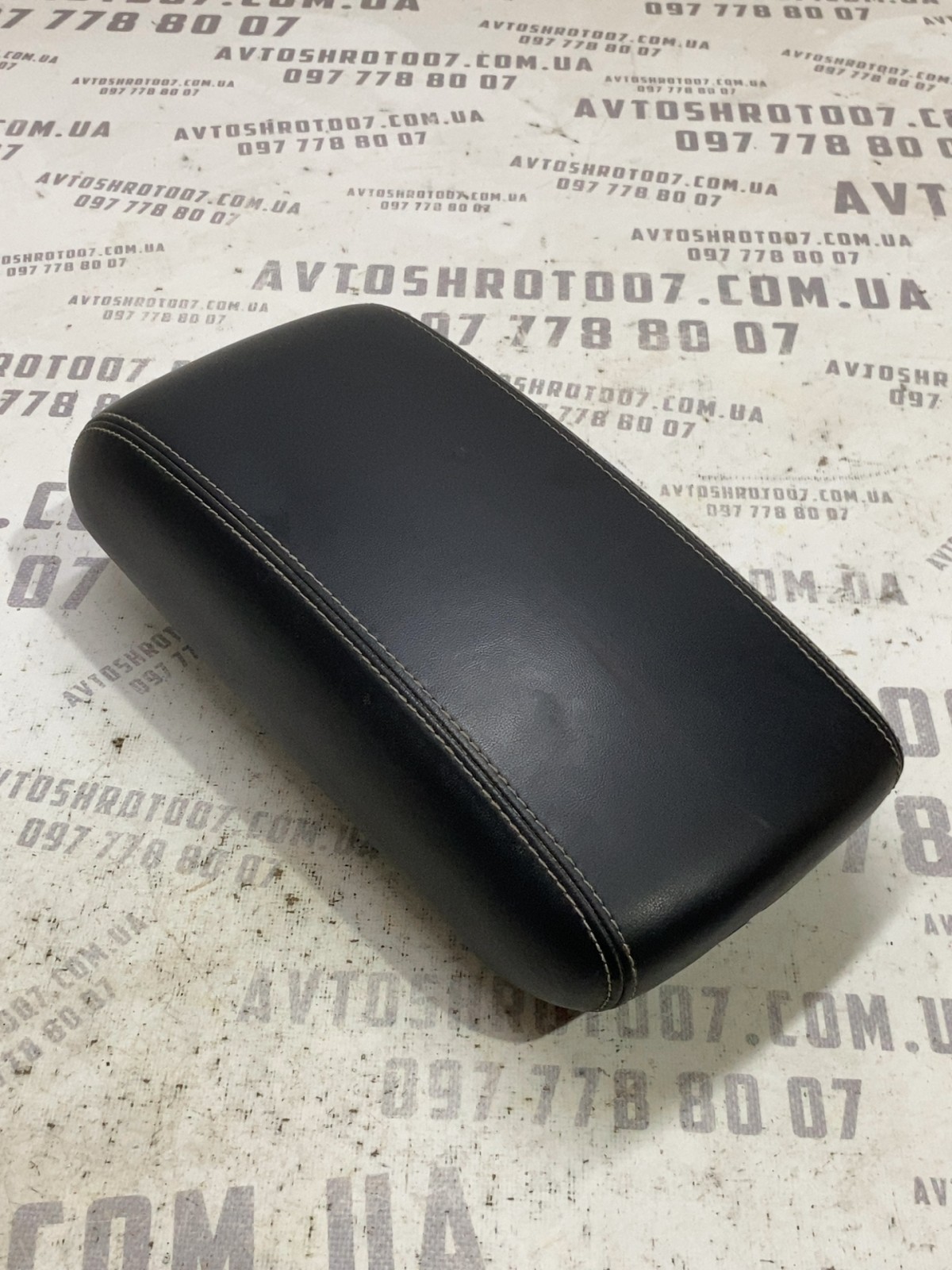 Підлокітник Jeep Grand Cherokee WK2 X85006302BL