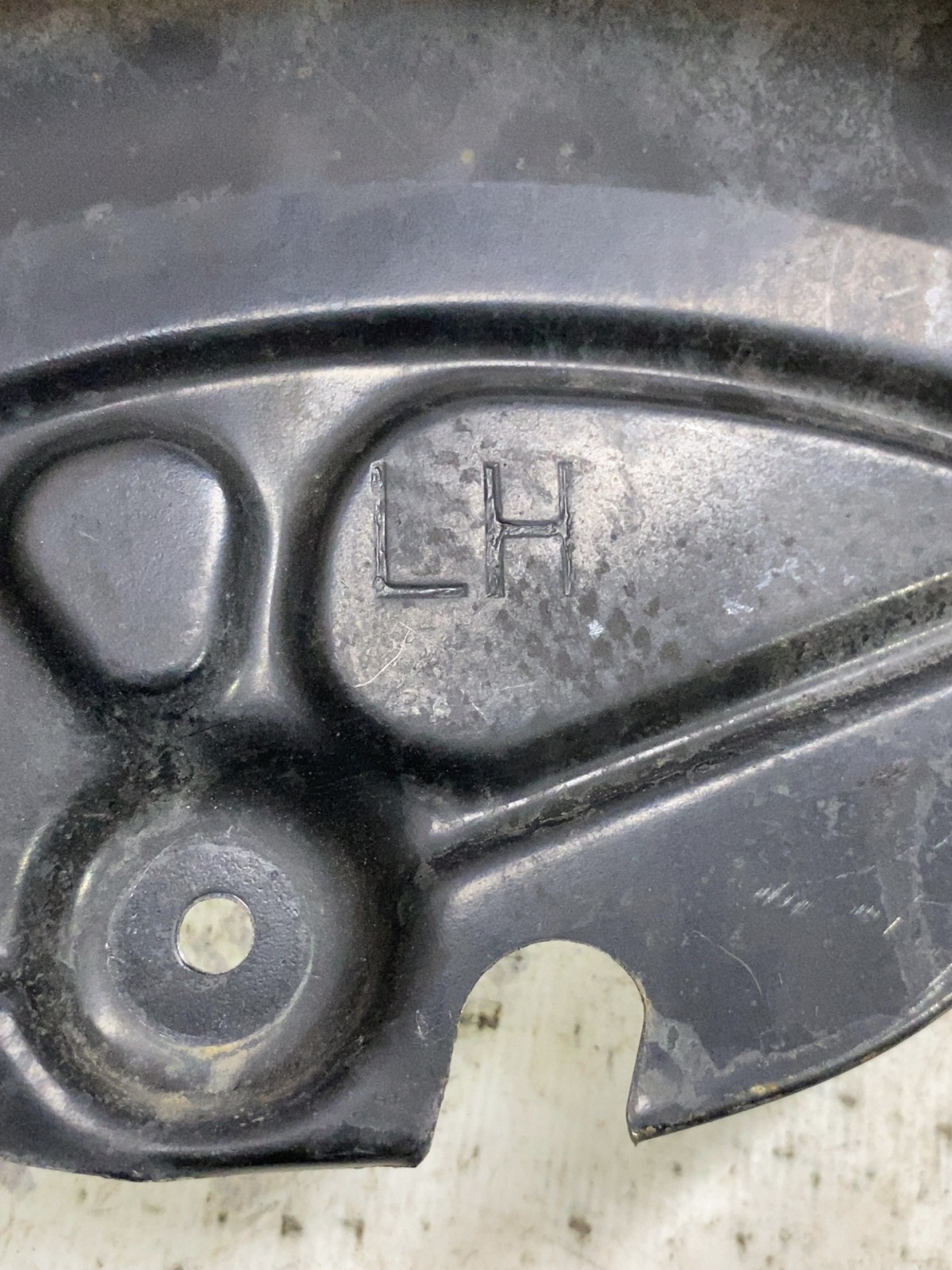 Захист торм. диска лів пер Ford F-150 (09-14) 8l141k0054