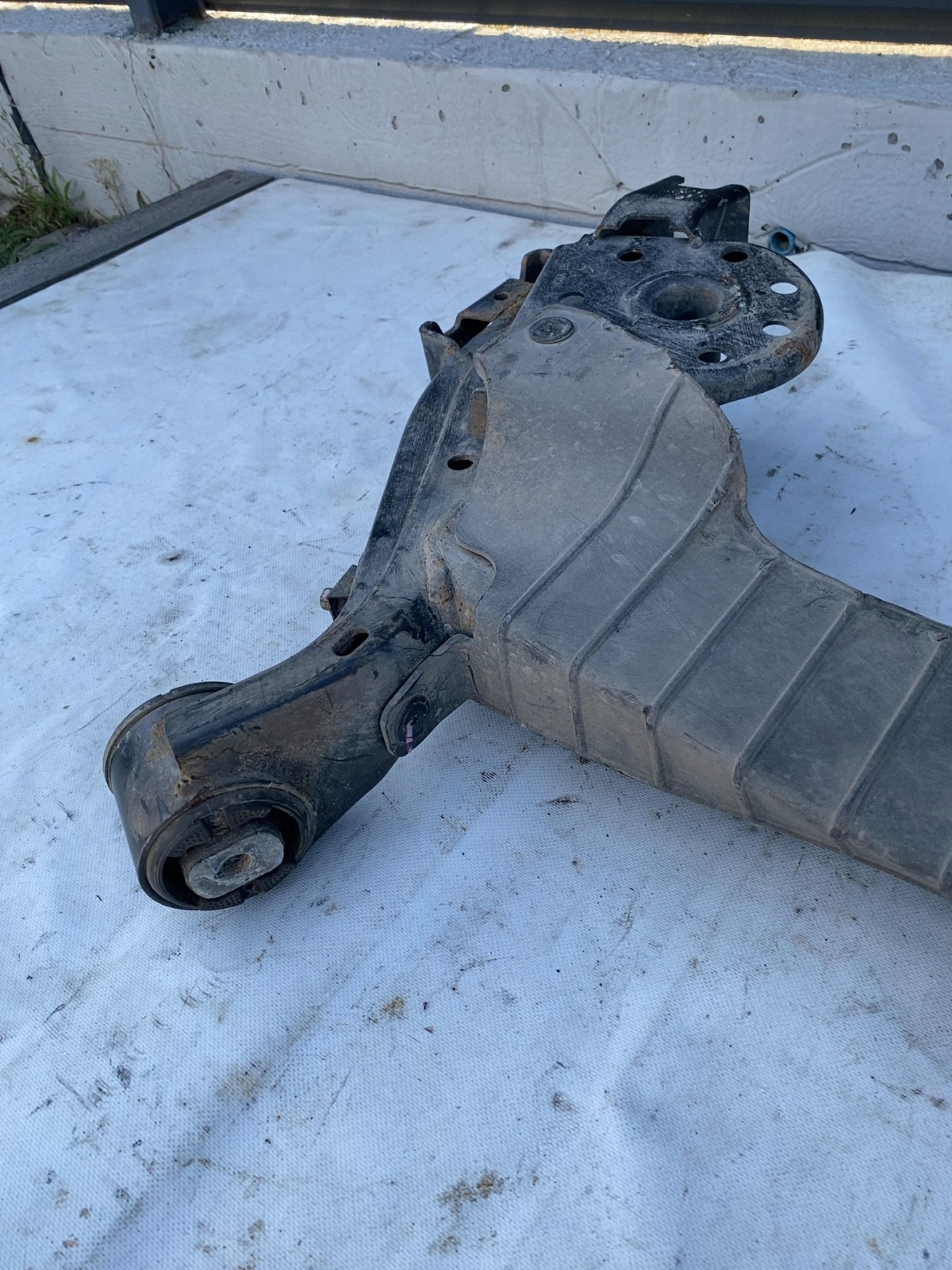Балка підвіски задня Hyundai Elantra 6 55163F3001