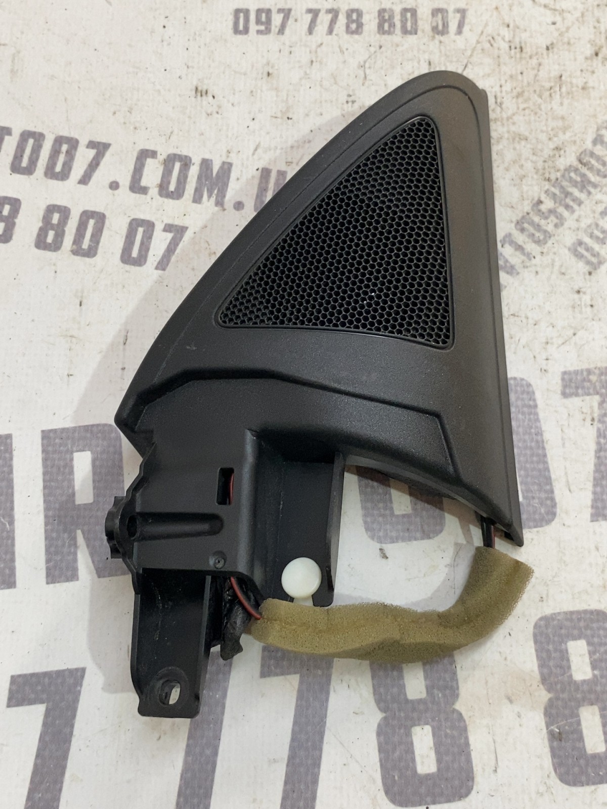 Накладка салону передня права VW Passat CC 35 3C8837994E