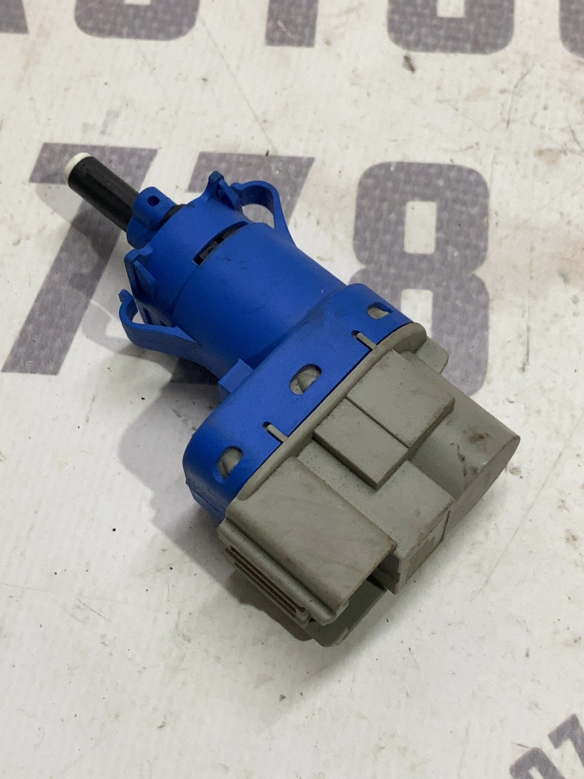 Датчик стоп сигналу Ford Escape 3 (12-19) OEM 8T4T9G854AA