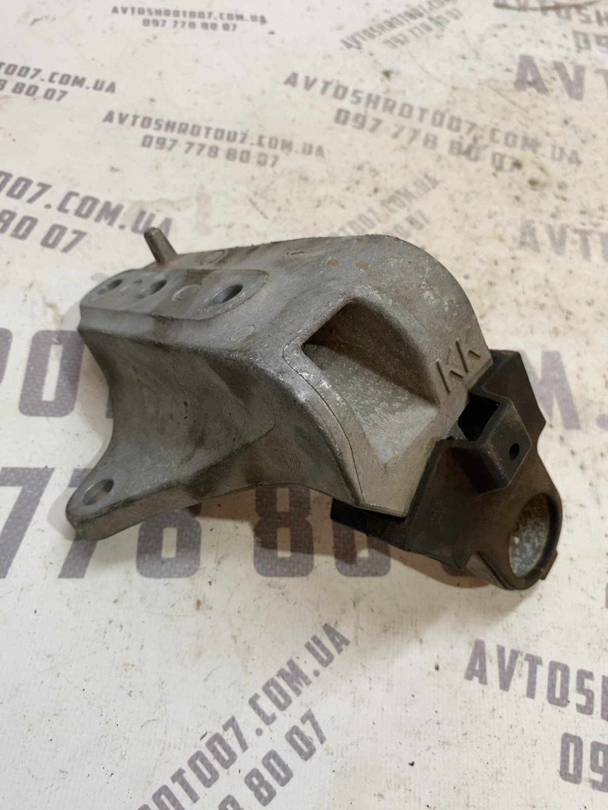 Кронштейн двигуна Toyota RAV4 5