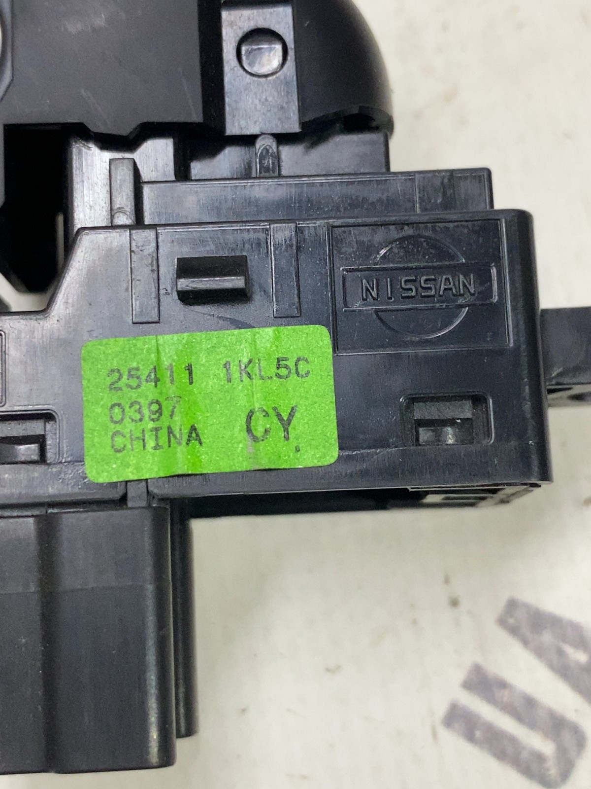 Кнопка склопідіймача задня ліва Nissan Rogue T32 254111KL5C