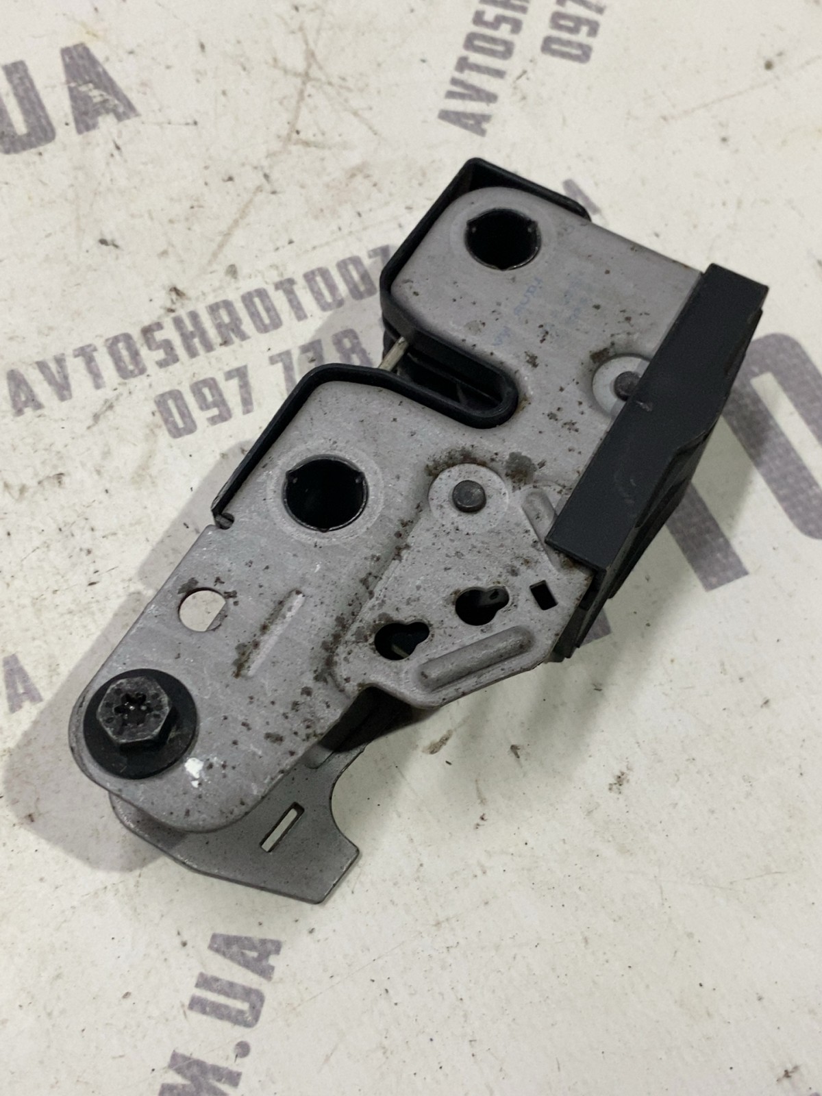 Замок капота Volkswagen Passat CC 35 OE 3C1823187