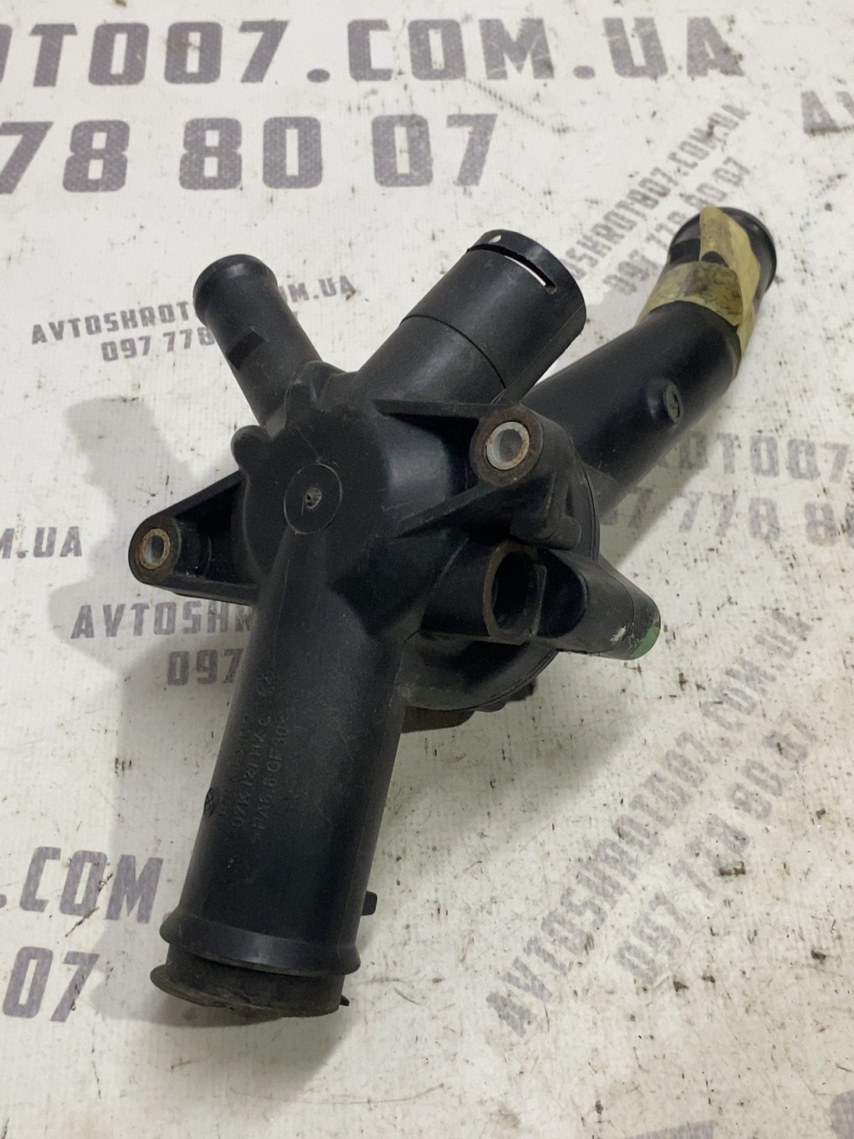 Корпус термостата Volkswagen Jetta 6 (10-18) 07K121117C