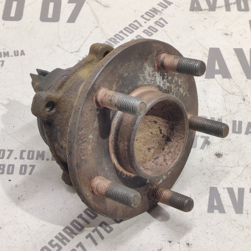 Ступиця Volvo V50 (04-12) 2.0 Diesel задня ліва