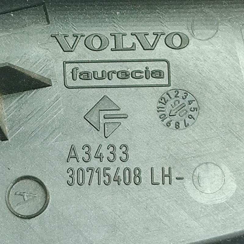 Накладка салону Volvo V50 (04-12) 2.0D зад ліва OEM 30715408