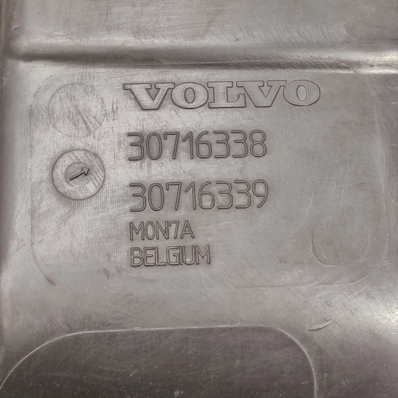Накладка зовнішня Volvo V50 (04-12) 2.0D перед. OEM 30716338