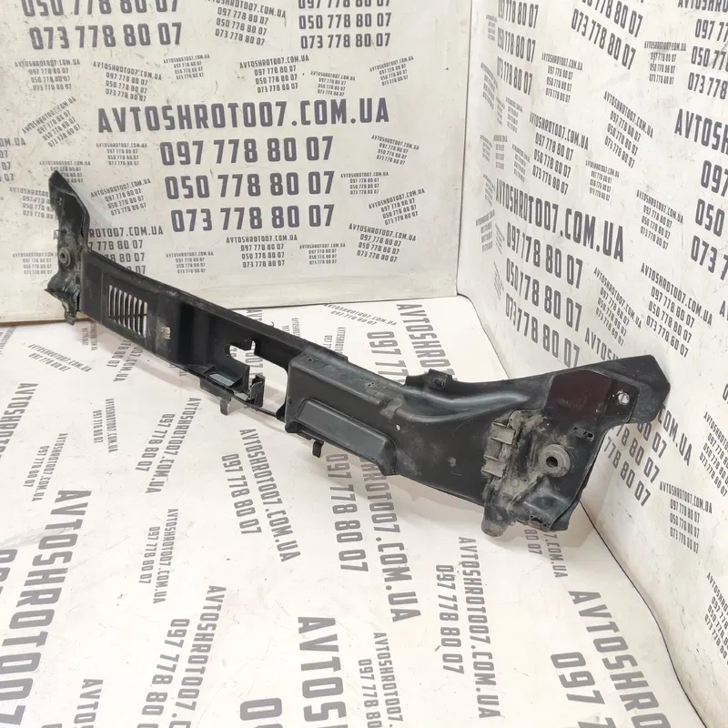Накладка зовнішня Volvo V50 (04-12) 2.0D перед. OEM 30716338