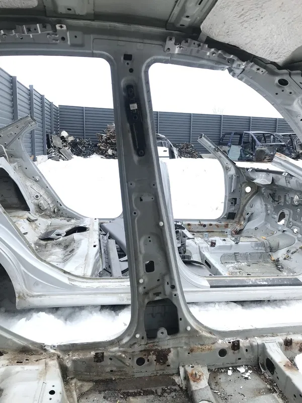 Стійка центральна ліва Kia Cerato 1 (04-09) 2.0 Бензин