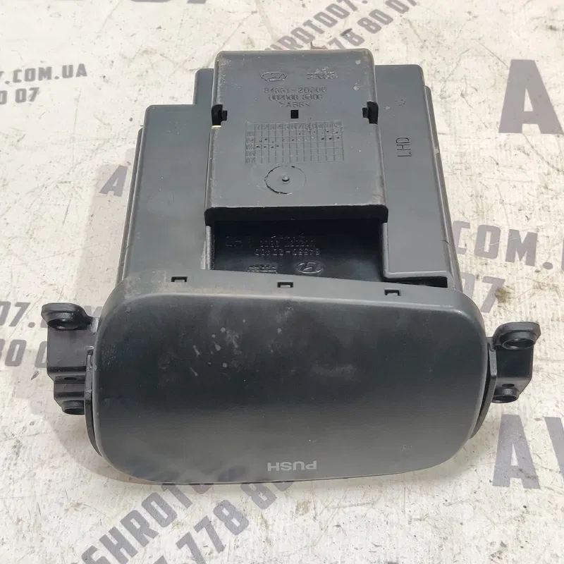 Попільничка Hyundai Elantra 3 00-06 1.6 Бенз OEM 845502d400