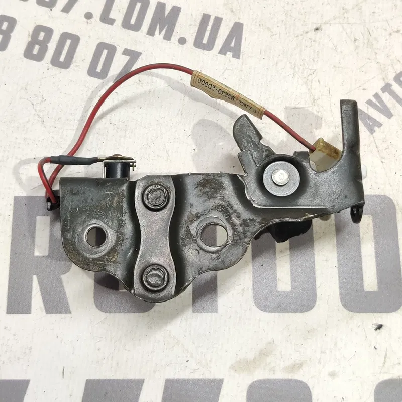 Петля кришки багажника Hyundai Elantra 3 (00-06) 1.6 Бензин