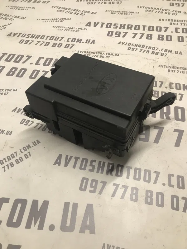 Блок запобіжників Kia Cerato 1 (04-09) 2.0 G4GC Бензин