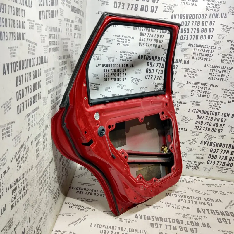 Двері Volvo V50 (04-12) 2.0 Diesel задні ліві OEM 31335469