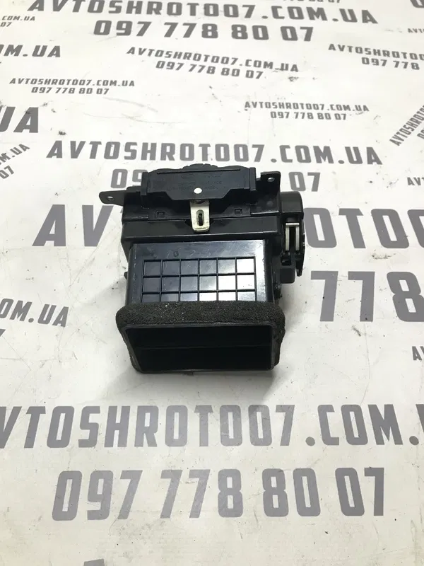 Дефлектор Kia Cerato 1 (04-09) 2.0 Бенз прав. OEM ld84890a
