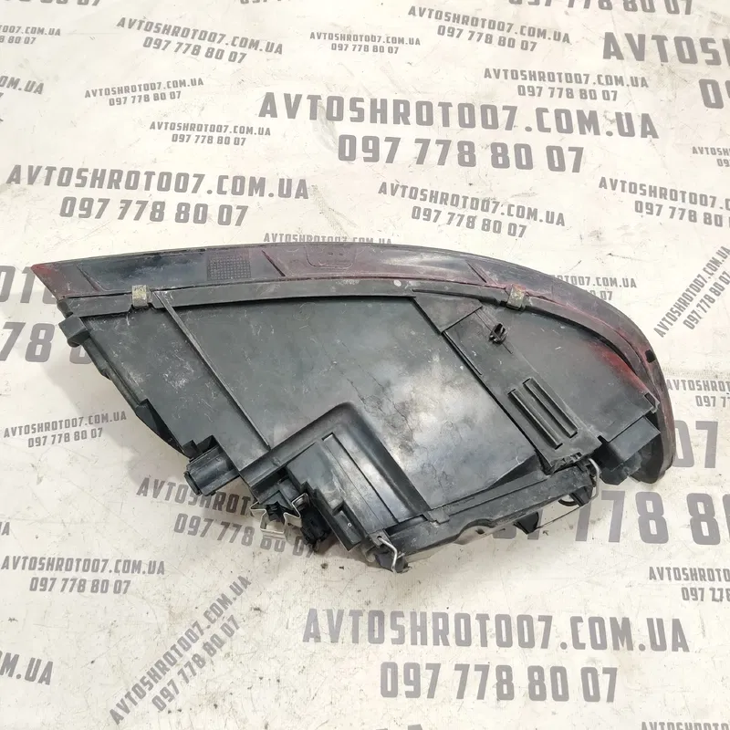 Фара Volvo V50 (04-12) 2.0 Дизель передня ліва OEM 30698885