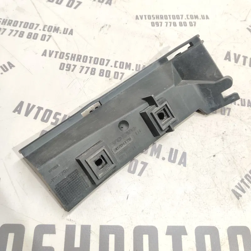 Кронштейн бампера Volvo V50 04-12 2.0D зад лів OEM 30764179