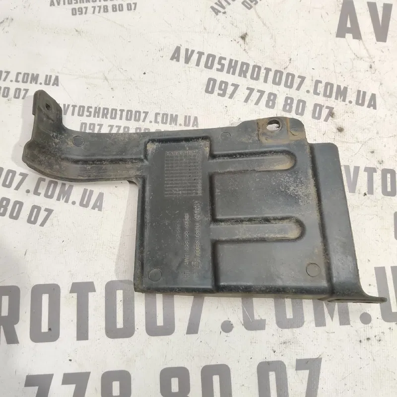 Накладка Kia Sorento 1 (02-09) 2.5 CRDi з/л OEM 975303e000