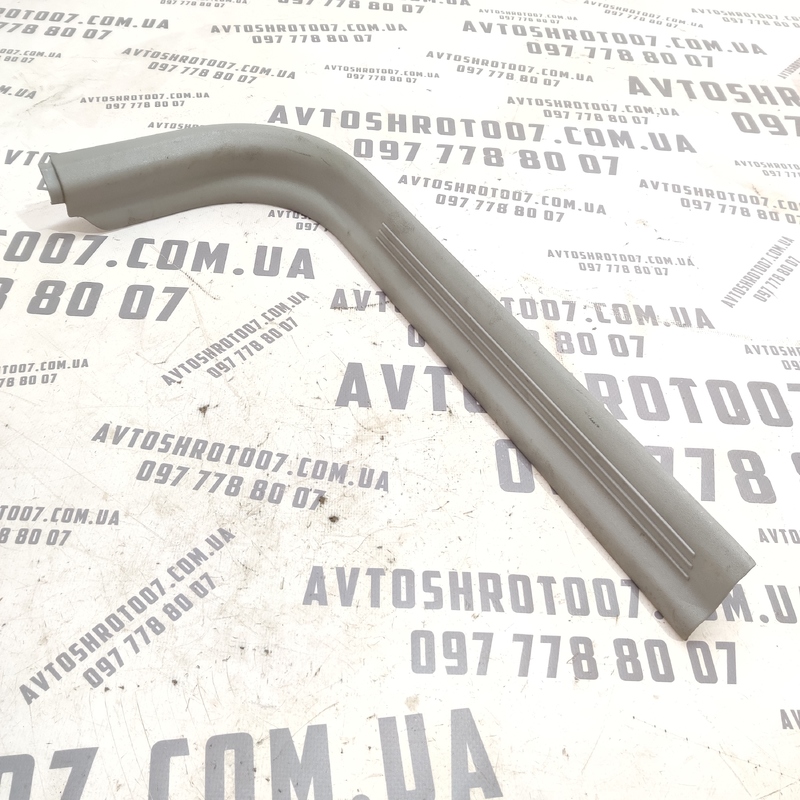 Накладка салону Volvo V50 (04-12) 2.0D ліва OEM 8641784