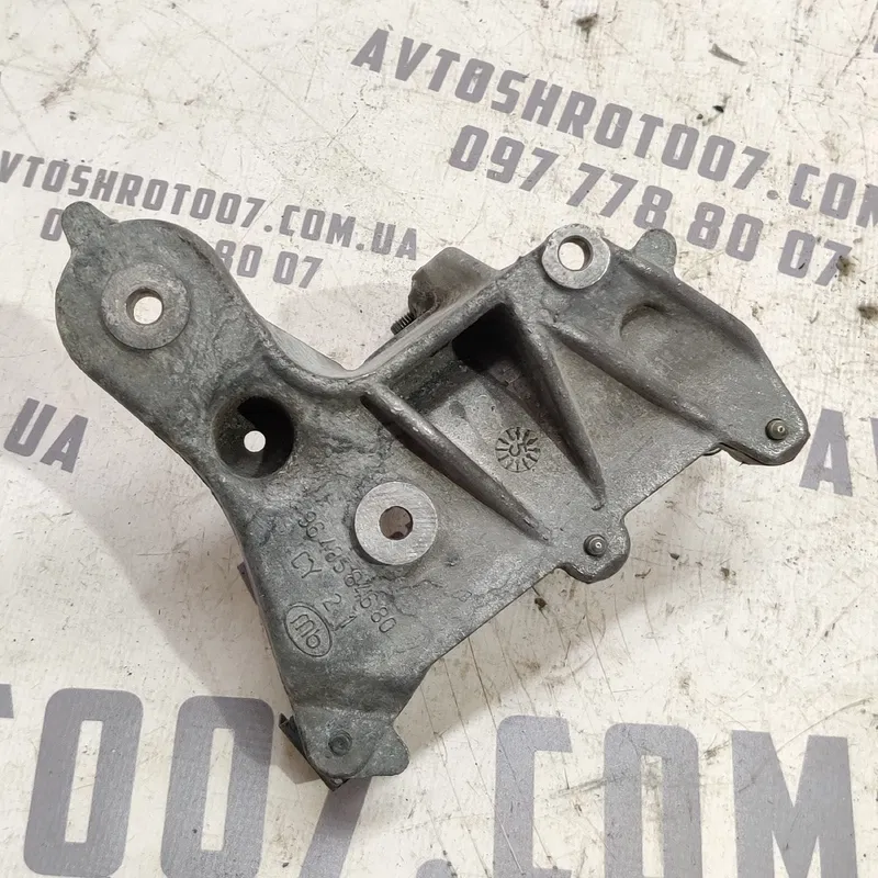 Кронштейн двигуна Volvo V50 (04-12) 2.0 Дизель 9648584680