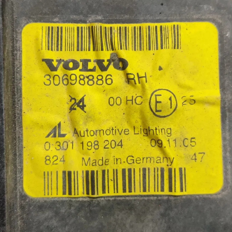 Фара Volvo V50 (04-12) 2.0D передня права OEM 30698886