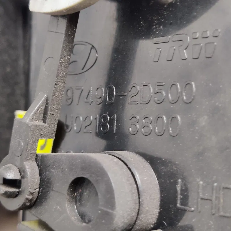 Дефлектор Hyundai Elantra 3 (00-06) 1.6Б Прав OEM 974902d500